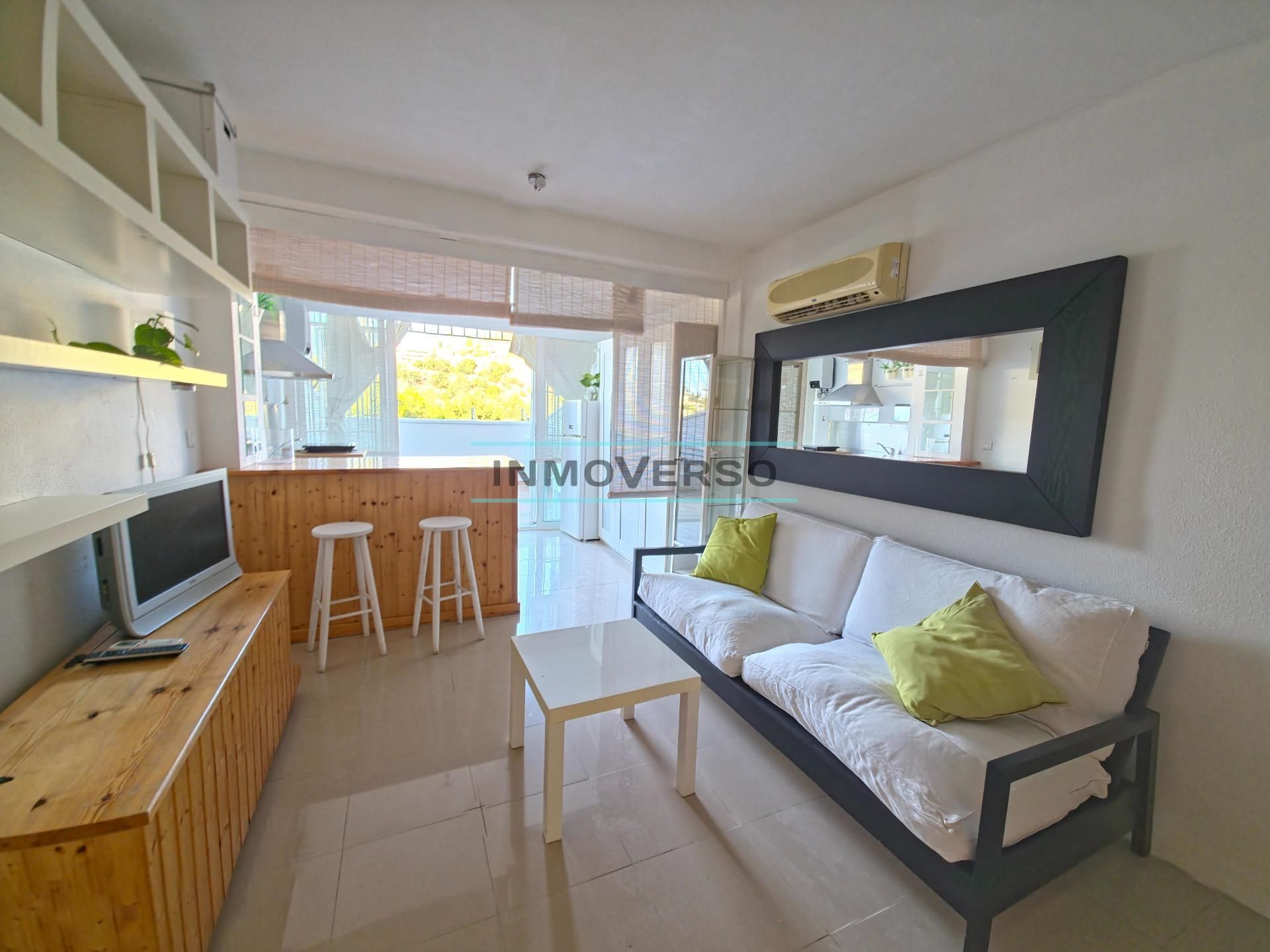 Sala d'estar de Apartament en venda en Benalmádena amb Jardí privat, Terrassa i Traster
