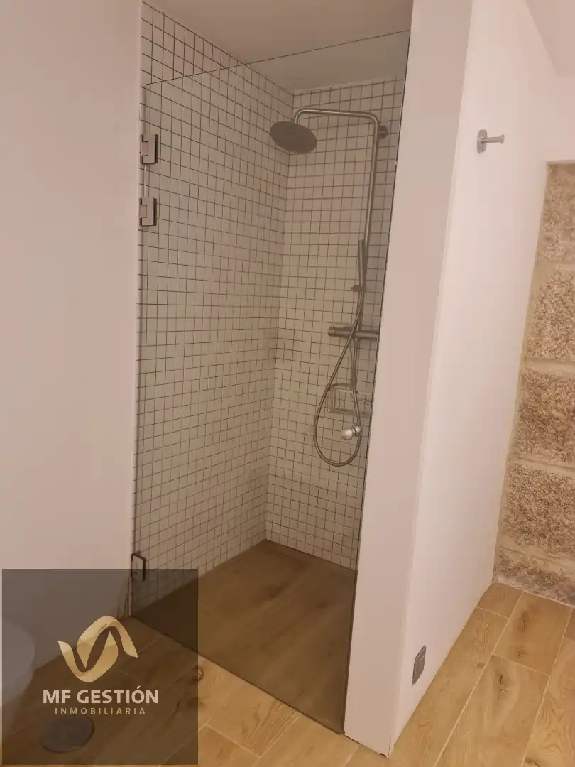 Bathroom of Study for rent in Vigo   with Air Conditioner, Heating and Furnished
