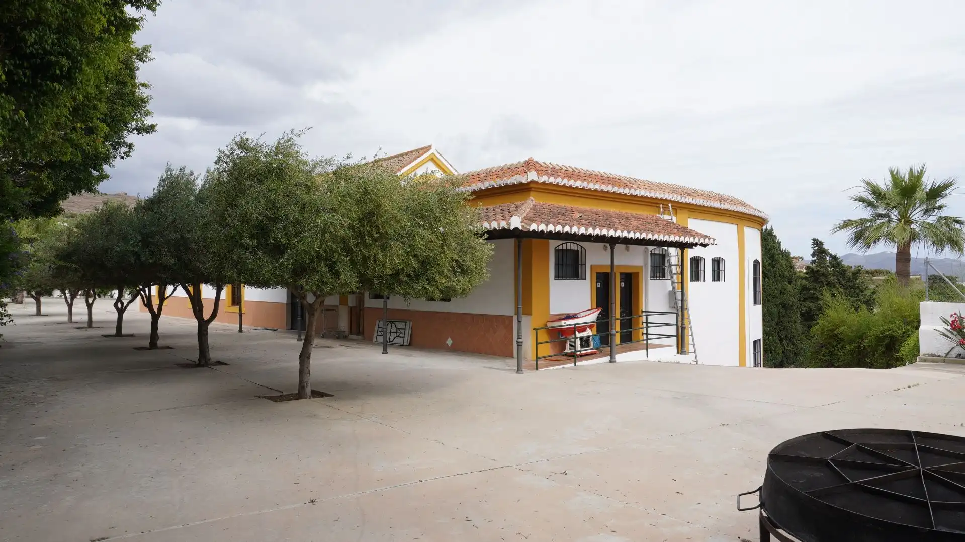 Außenansicht von Fabrikhallen zum Verkauf in Motril