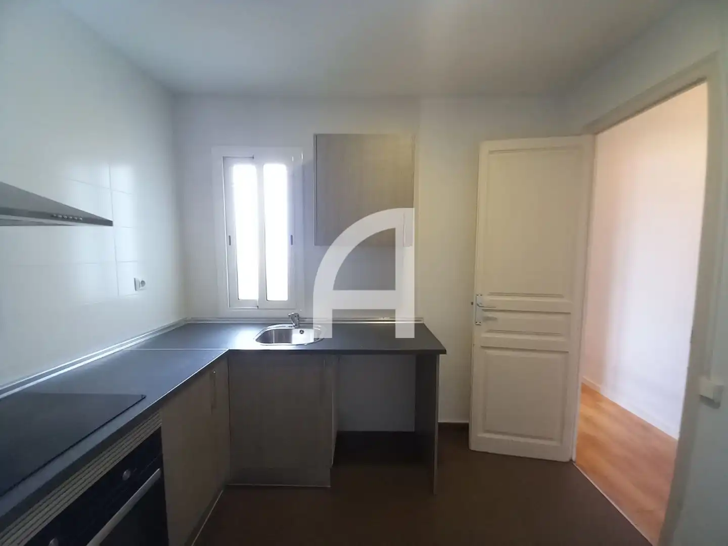 Cuina de Pis de lloguer en Barcelona amb Parquet, Terrassa i Balcó