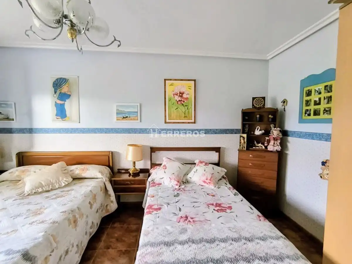 Chalet con jardín en venta en revilla, imagen 12