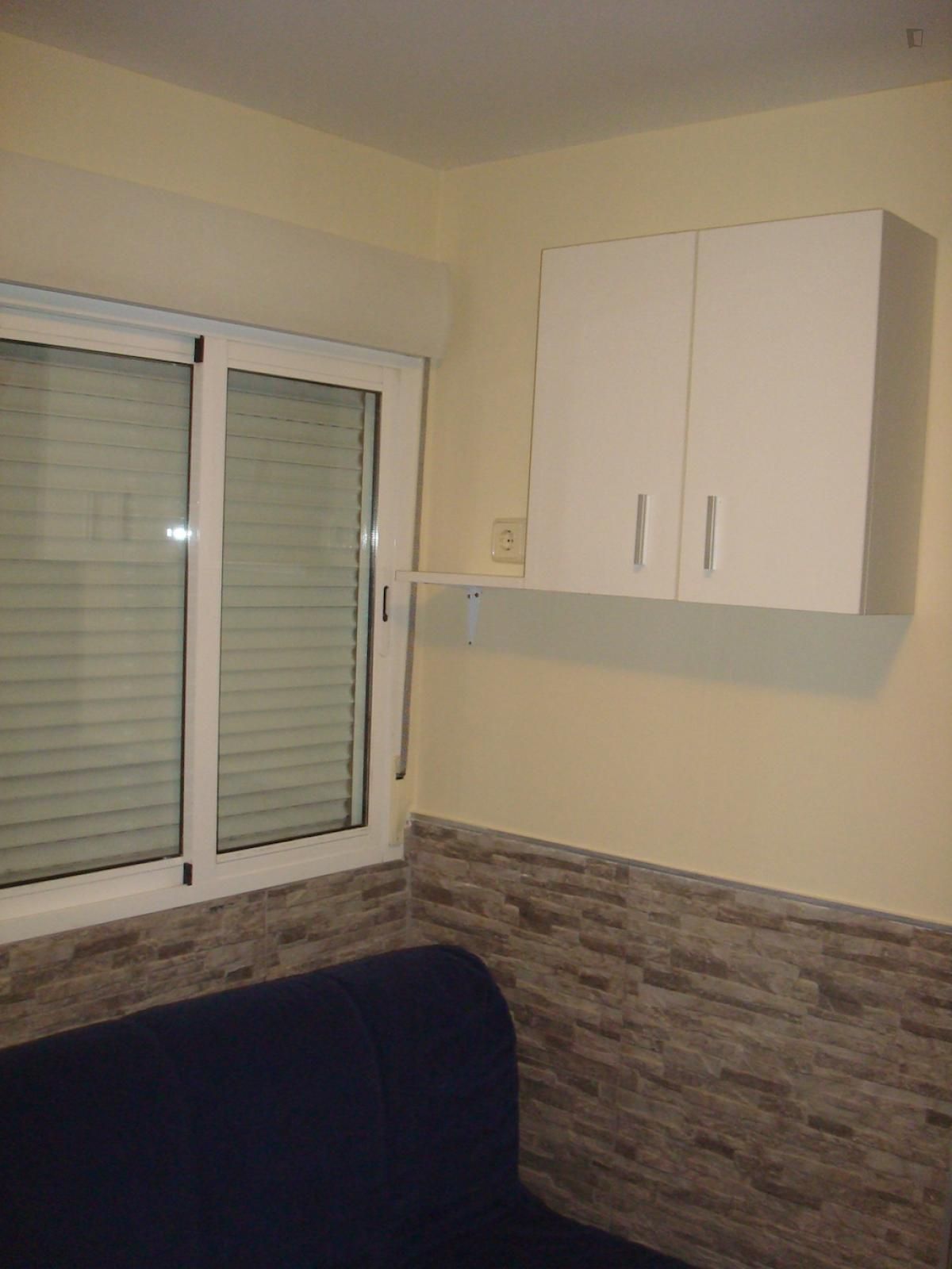 Cocina de Apartamento de alquiler en  Madrid Capital con Amueblado, Horno y Lavadora