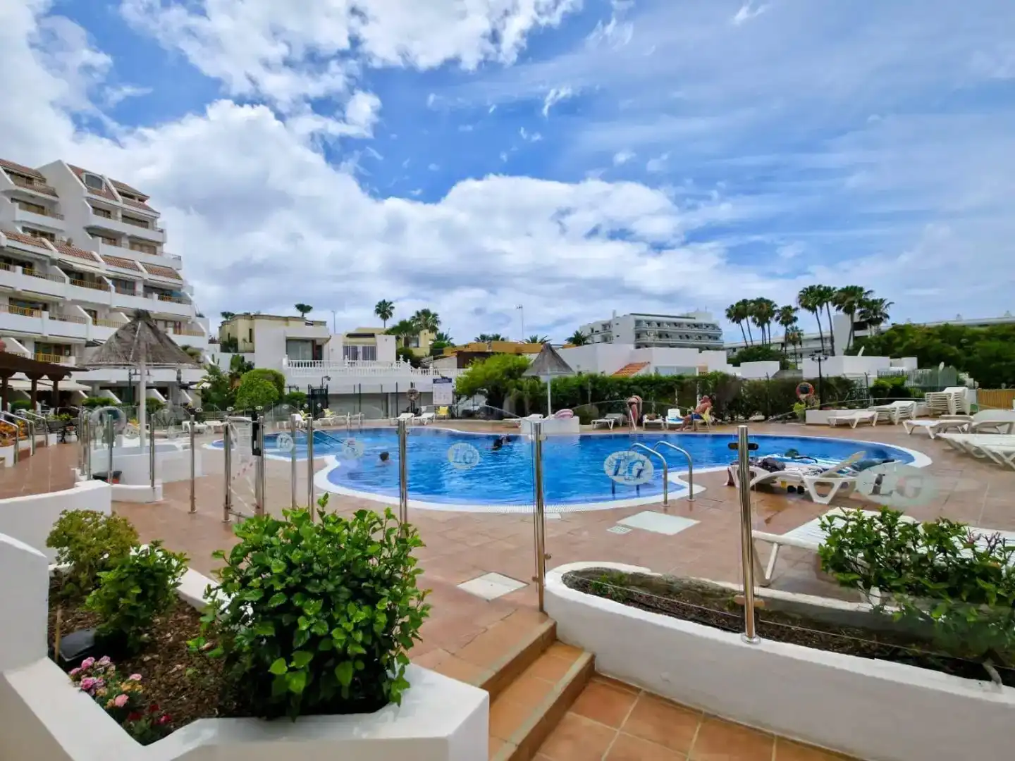 Vista exterior de Apartament de lloguer en Adeje amb Aire condicionat, Piscina i Moblat