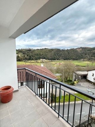 Vista exterior de Pis en venda en Zumaia amb Balcó