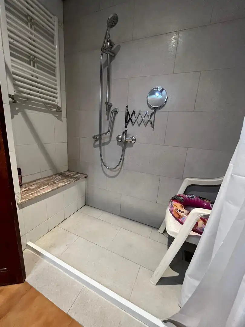Badezimmer von Wohnung zur Miete in Castellón de la Plana / Castelló de la Plana mit Heizung, Parkett und Möbliert