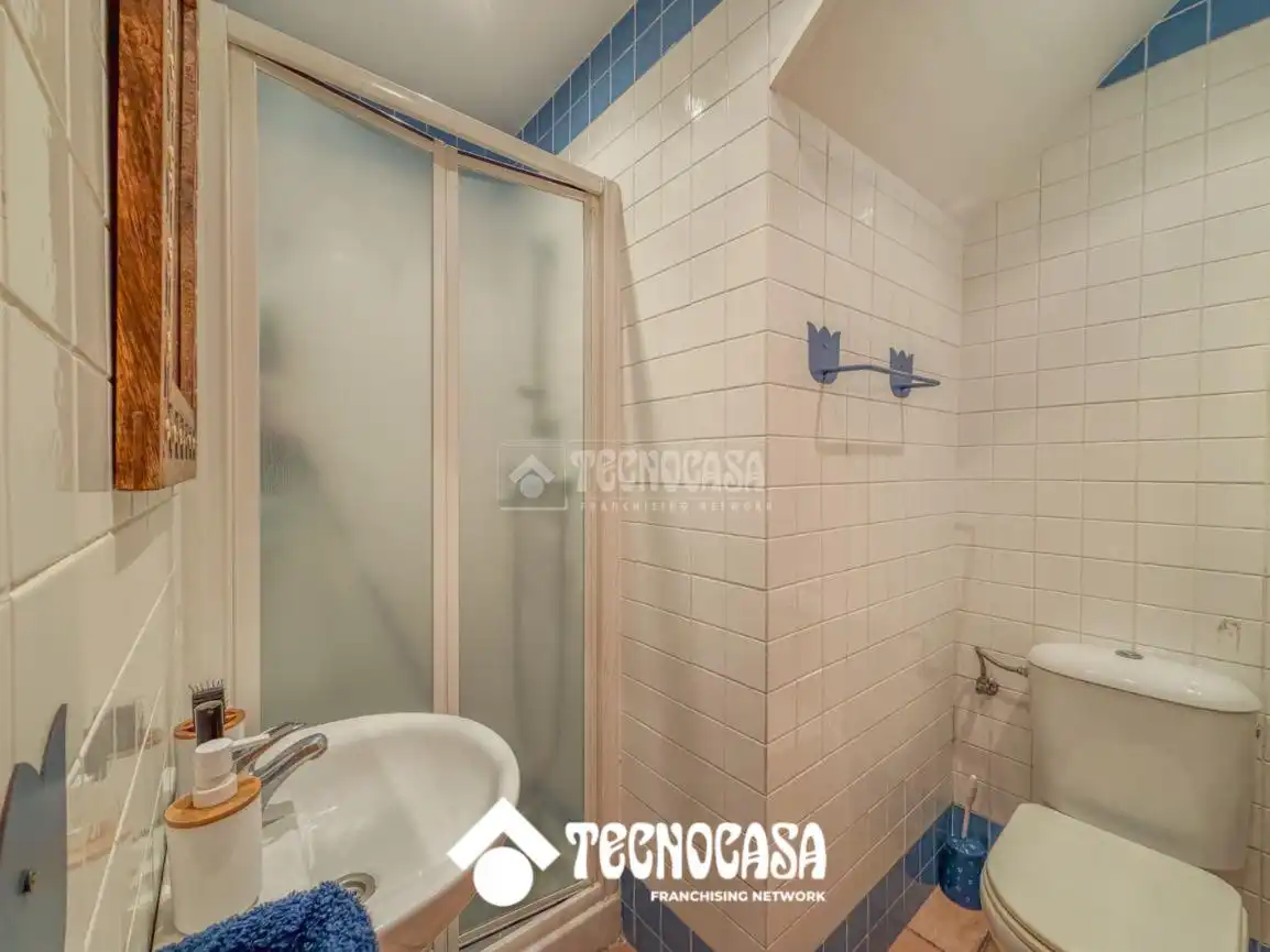 Bathroom of Flat for sale in Rota  with Air Conditioner, Terrace and Storage room