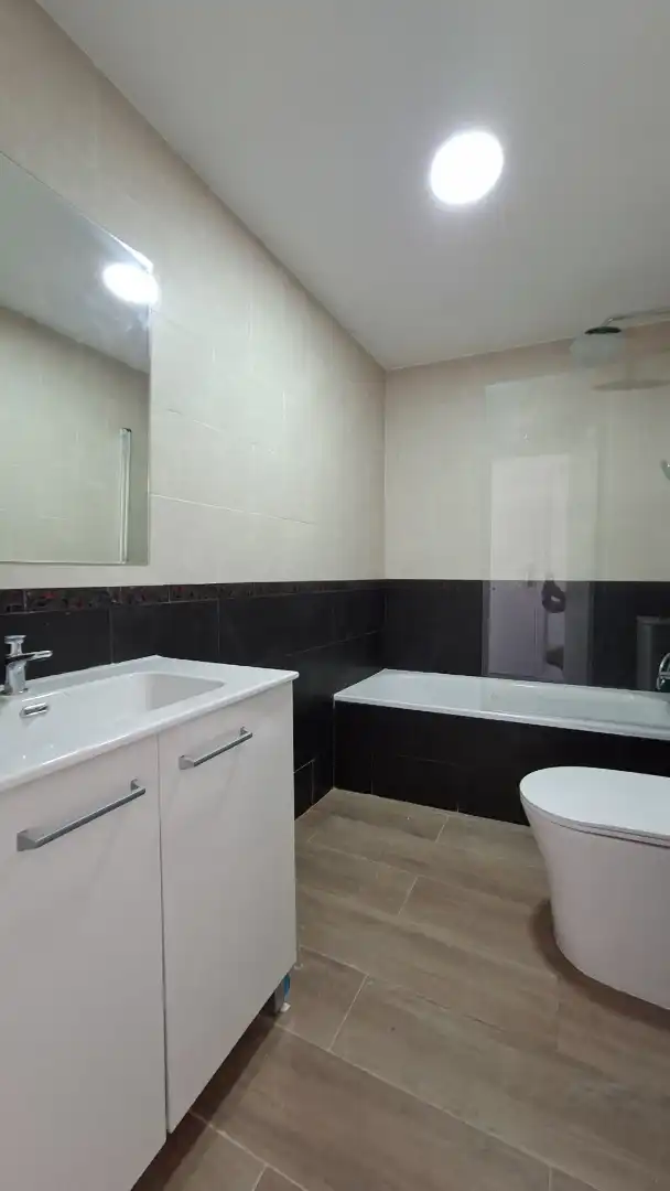 Badezimmer von Wohnung zum Verkauf in Alicante / Alacant mit Klimaanlage und Terrasse
