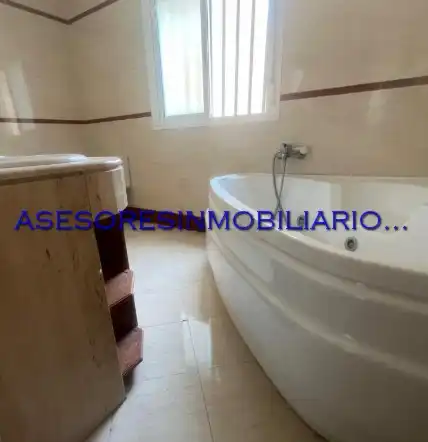 Bany de Casa adosada en venda en Castilleja de Guzmán amb Piscina i Balcó