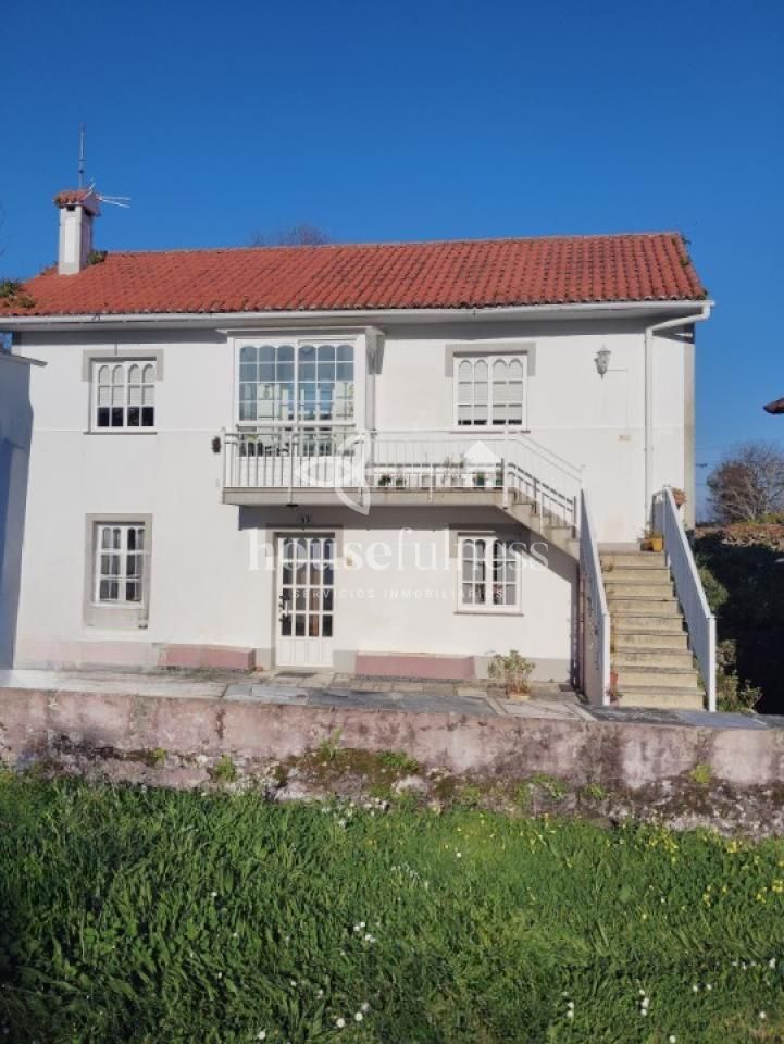 Vista exterior de Casa o xalet en venda en Ferrol amb Jardí privat, Traster i Moblat