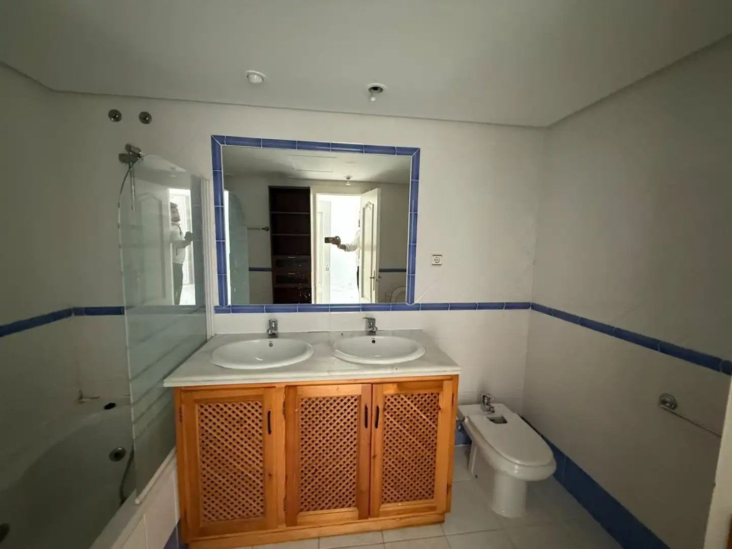 Baño de Dúplex en venta en Marbella con Calefacción, Terraza y Piscina comunitaria