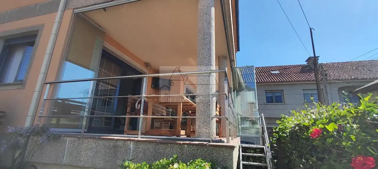 Vista exterior de Casa o xalet en venda en Moaña amb Calefacció, Jardí privat i Terrassa