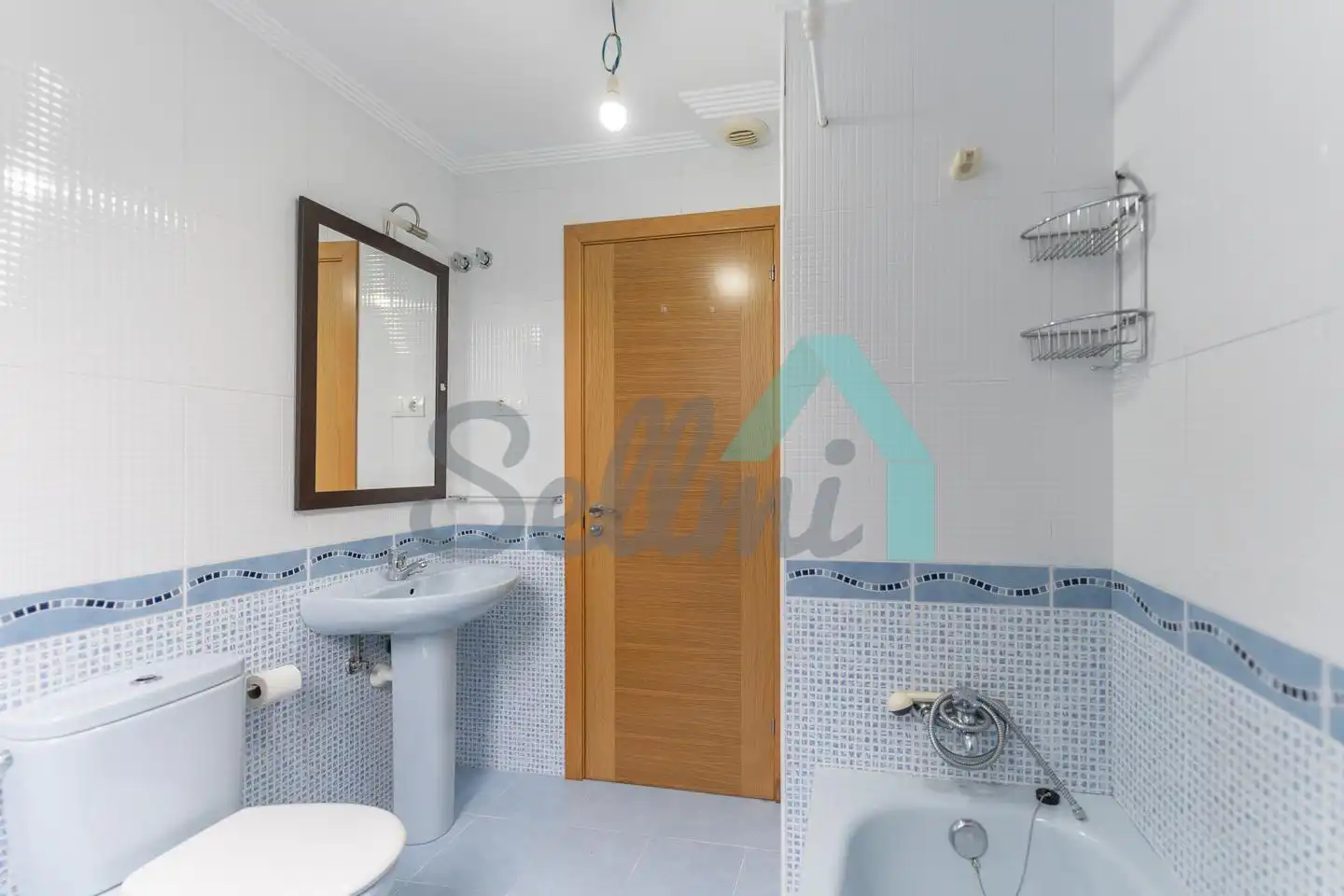 Badezimmer von Wohnung zum Verkauf in Valdés - Luarca mit Heizung und Parkett