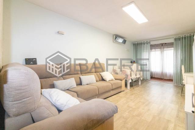 Piso en Venta en Calle Fuengirola en Palomeras Sureste