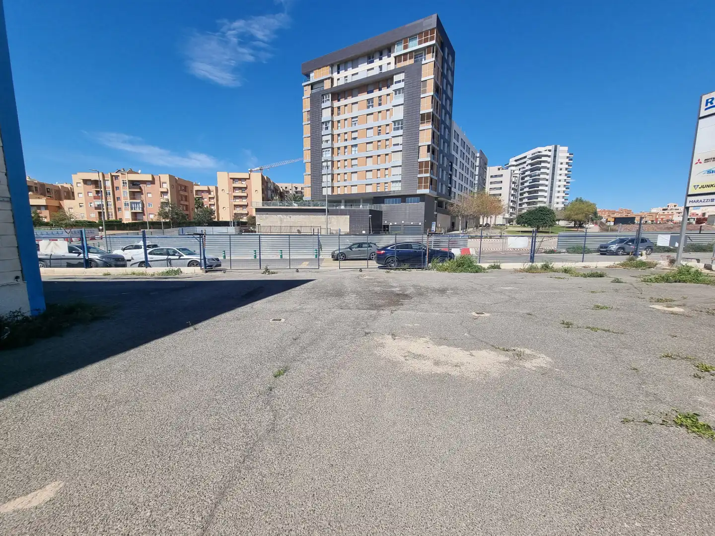 Aparcament de Nau industrial en venda en Almería amb Calefacció i Alarma