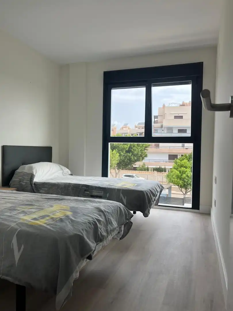 Dormitori de Àtic de lloguer en Almería amb Aire condicionat, Calefacció i Jardí privat