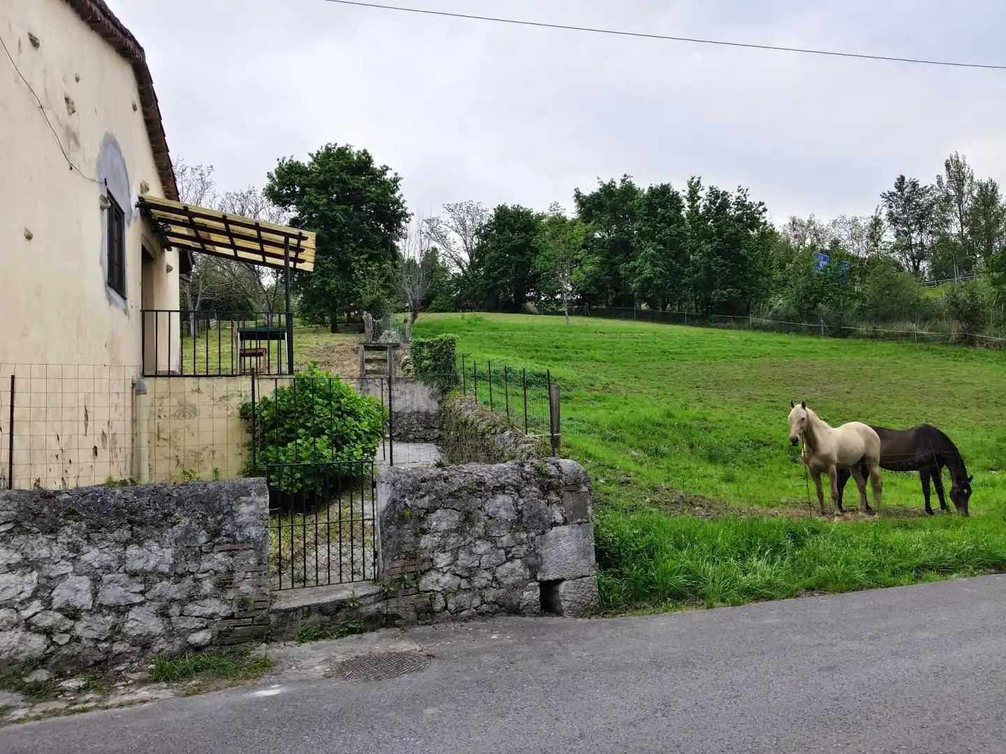 Casa adosada de alquiler en Medio Cudeyo con Jardín privado, Trastero y Balcón
