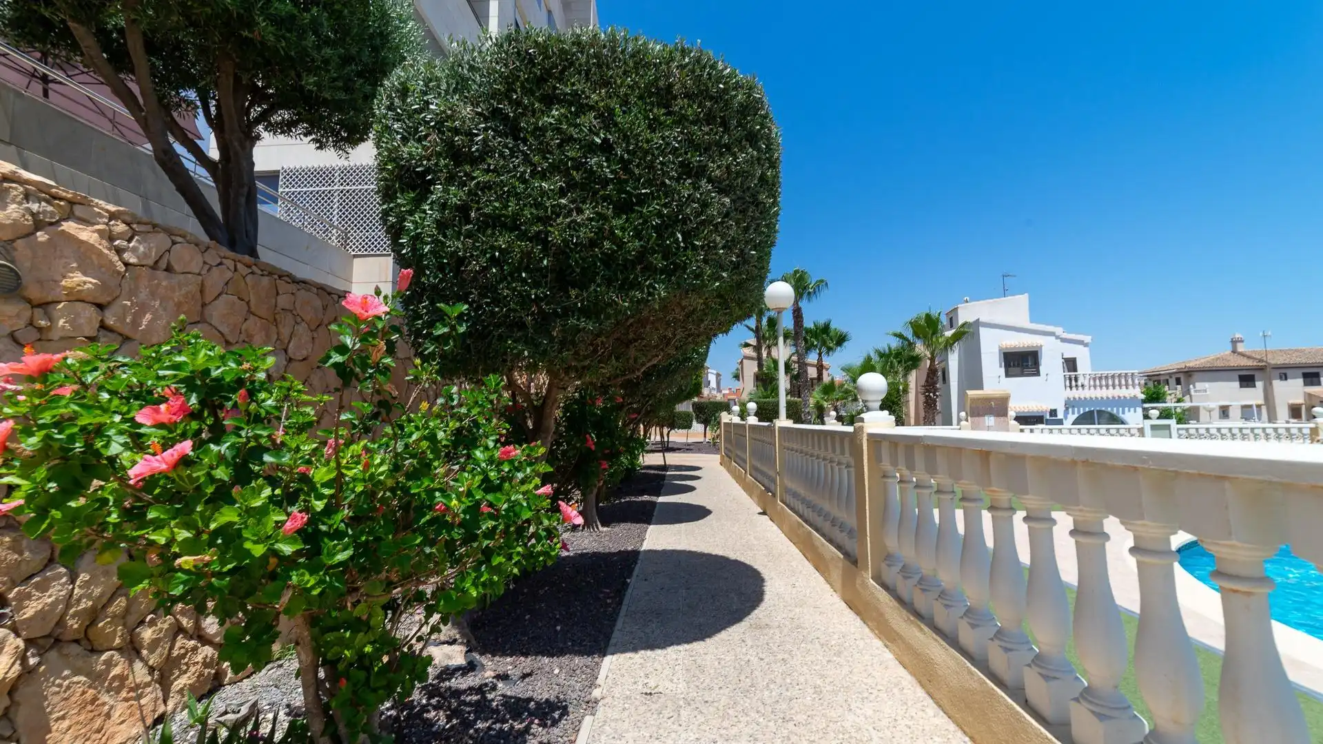 Vista exterior de Ático en venta en Torrevieja con Aire acondicionado, Terraza y Trastero