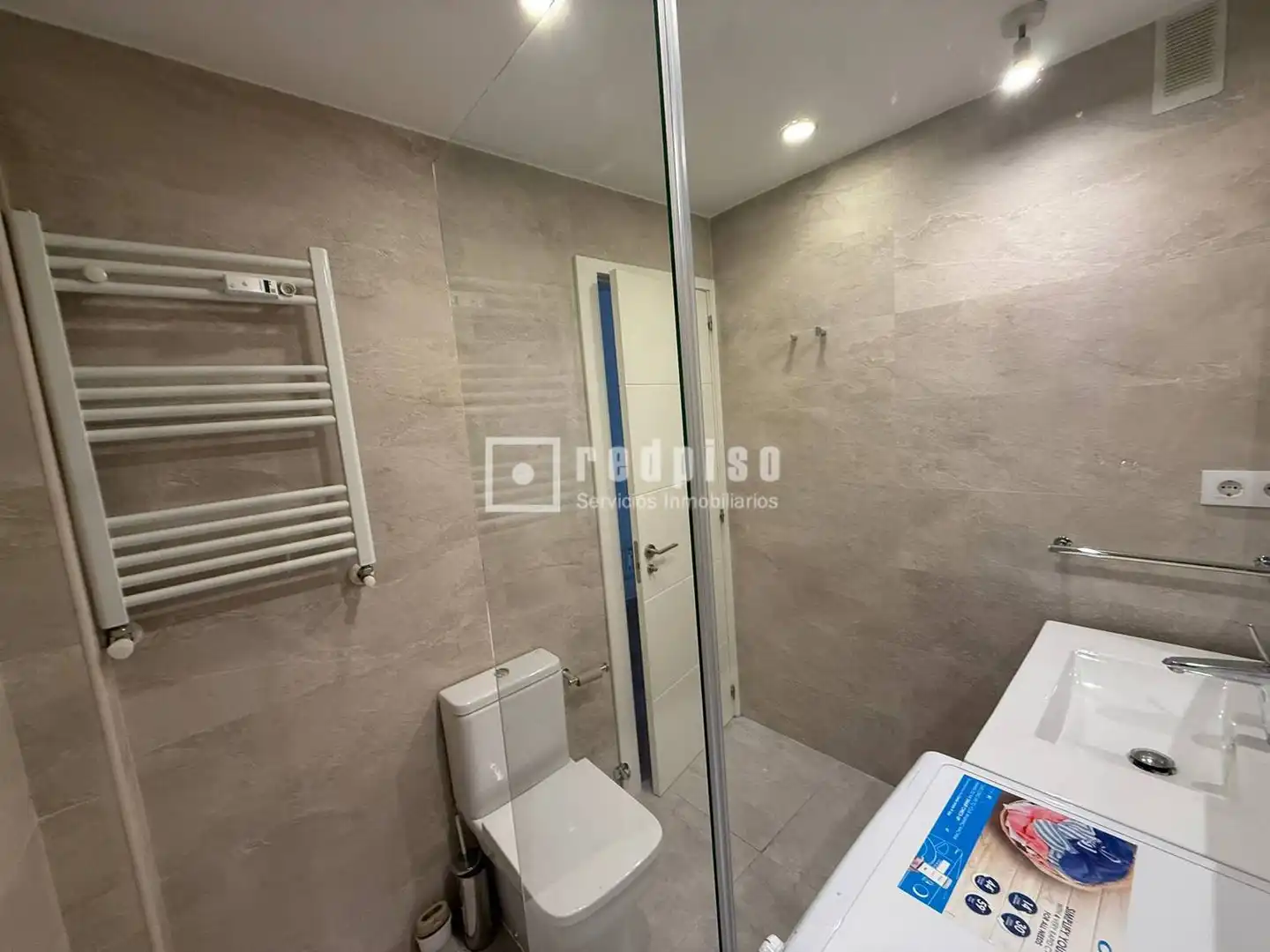 Badezimmer von Loft zur Miete in Madrid mit Klimaanlage