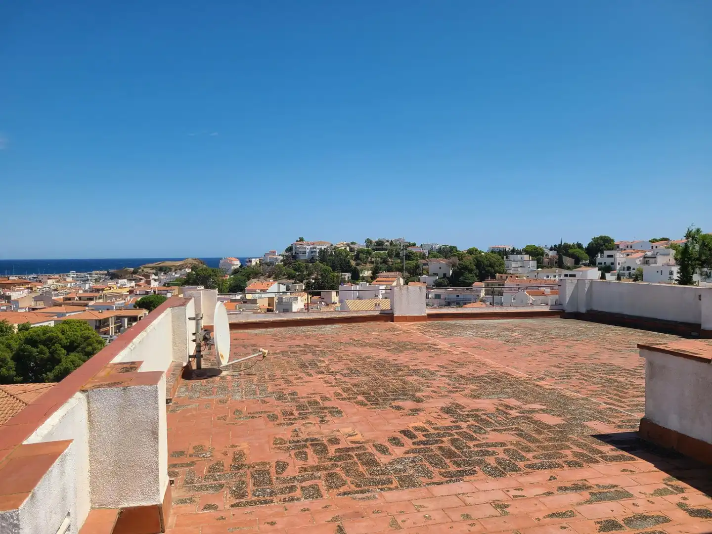Vista exterior de Casa o xalet en venda en Llançà amb Calefacció, Terrassa i Traster