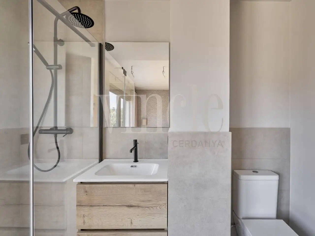 Baño de Casa adosada en venta en Bolvir con Jardín privado, Parquet y Piscina comunitaria
