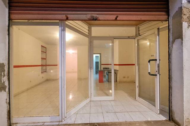 Local comercial en Alquiler en Camí dels Reis, 53 en Génova