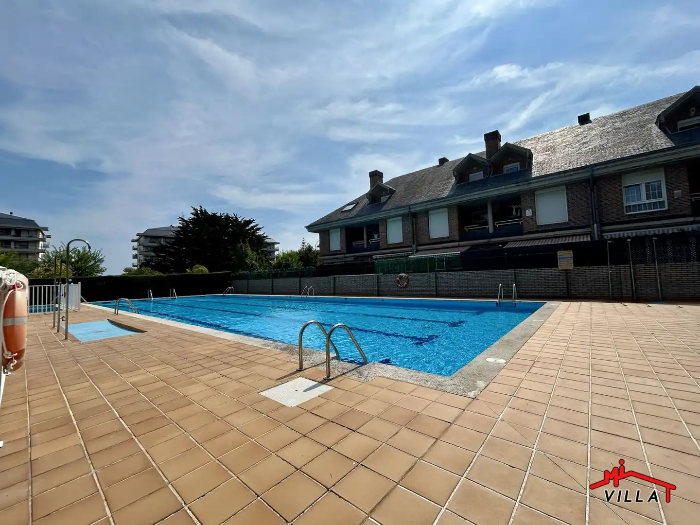 Piscina de Pis en venda en Laredo amb Calefacció, Terrassa i Traster