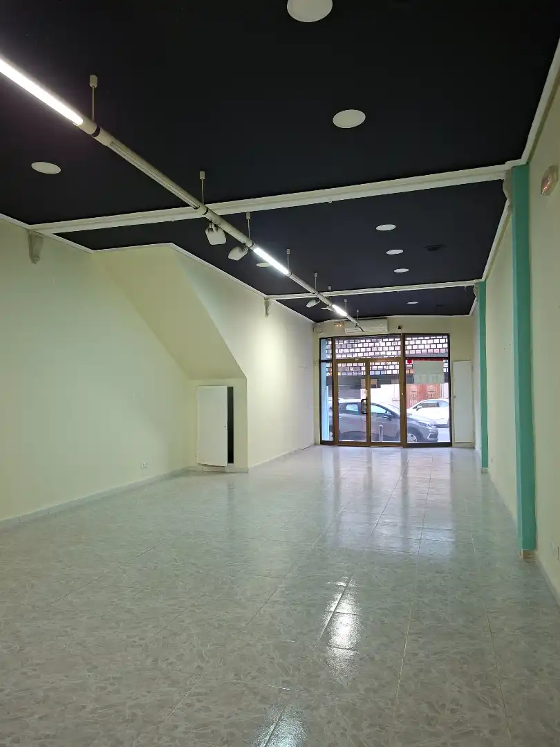 Local comercial en alquiler en Avenida Padre Carlos Ferris 68, imagen 4