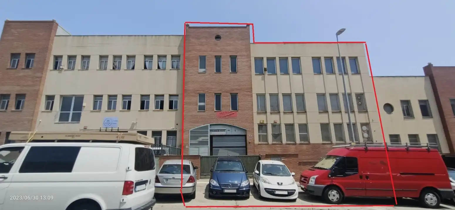 Außenansicht von Fabrikhallen zur Miete in Mataró