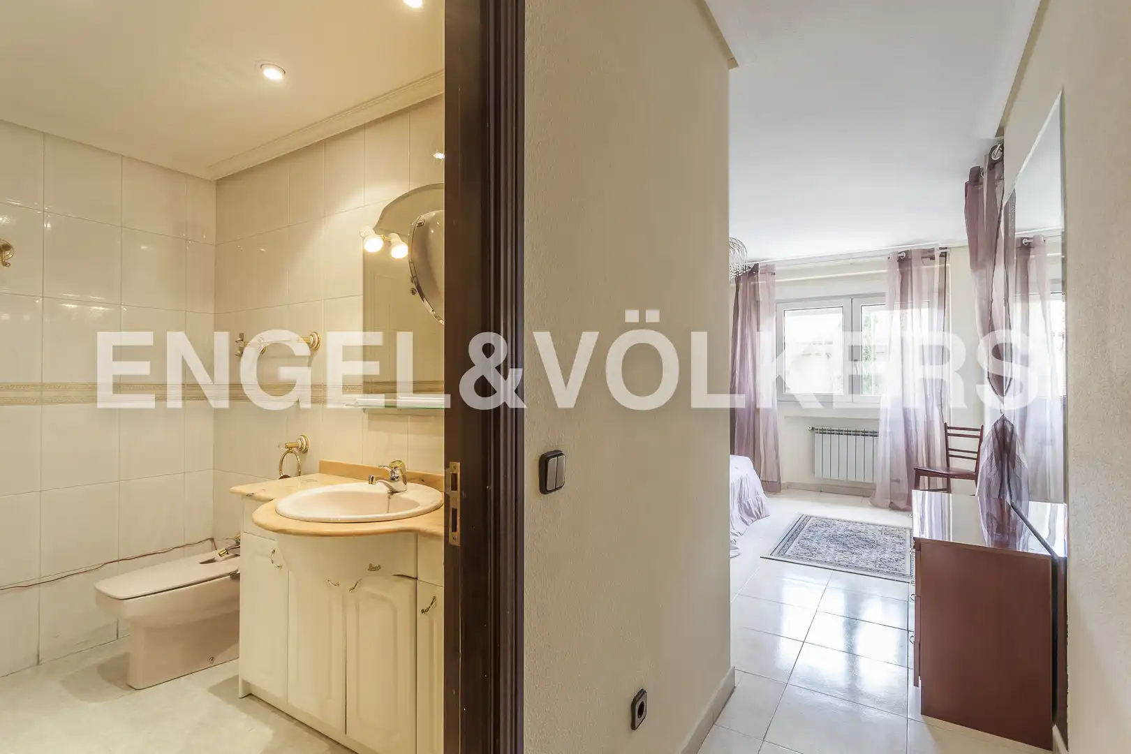Bathroom of Detached homes for rent in Madrid  with Air Conditioner, Heating and Private garden