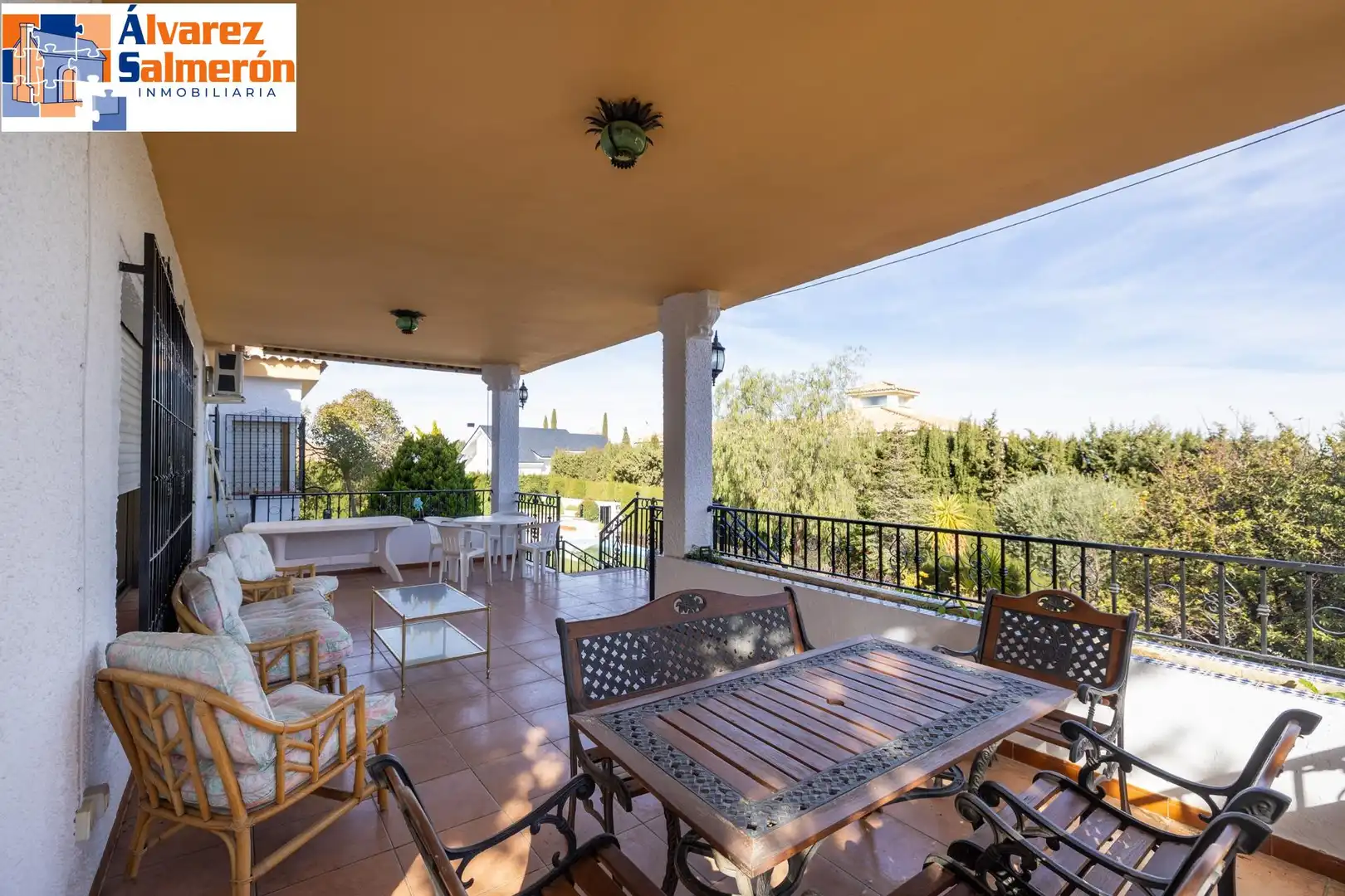 Villa mit Pool zum Verkauf in Calle Alijares