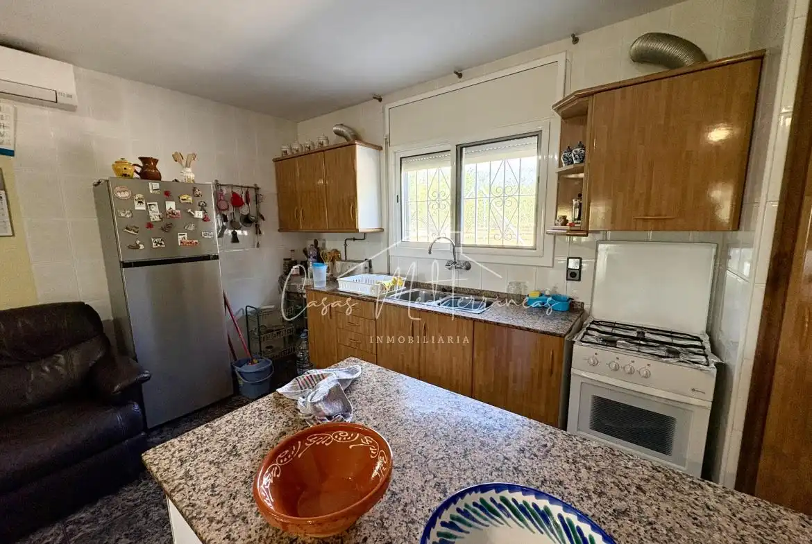 Cuina de Finca rústica en venda en Mont-roig del Camp amb Aire condicionat, Calefacció i Jardí privat