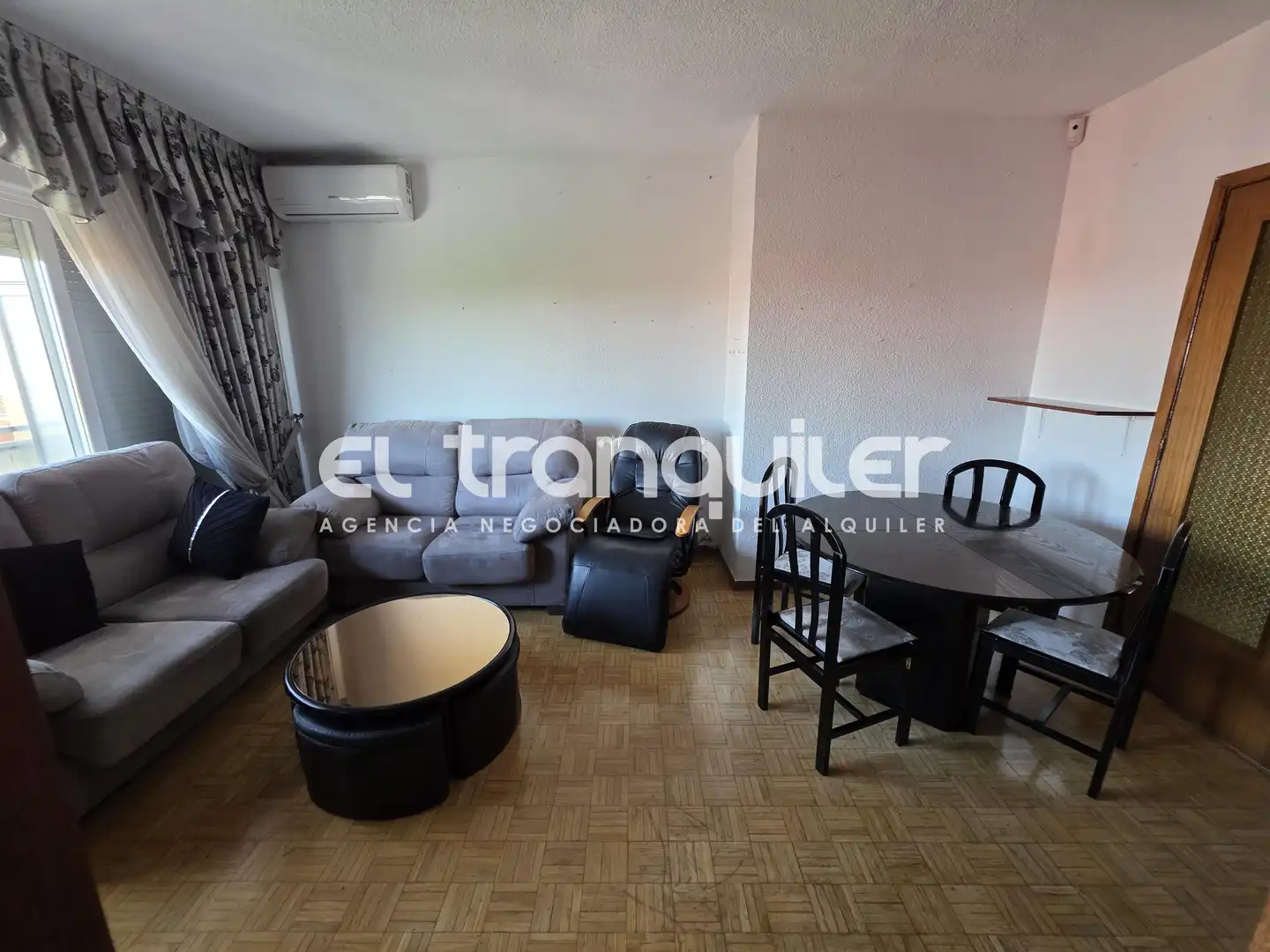 Living room of Flat for rent in Madrid  with Air Conditioner, Parquet flooring and Terrace