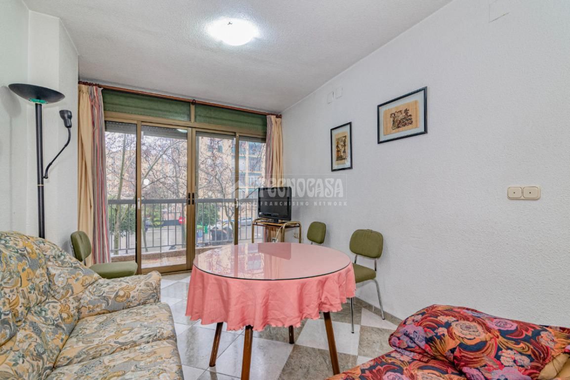 Dormitori de Pis en venda en  Granada Capital amb Aire condicionat i Terrassa