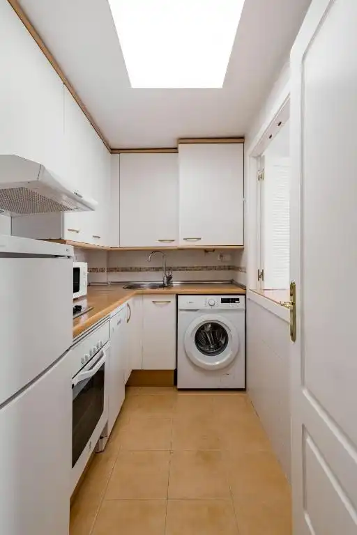 Cuina de Apartament en venda en Madrid amb Aire condicionat i Moblat
