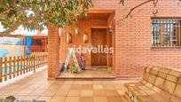 Vista exterior de Casa o xalet en venda en Llinars del Vallès amb Aire condicionat, Calefacció i Jardí privat