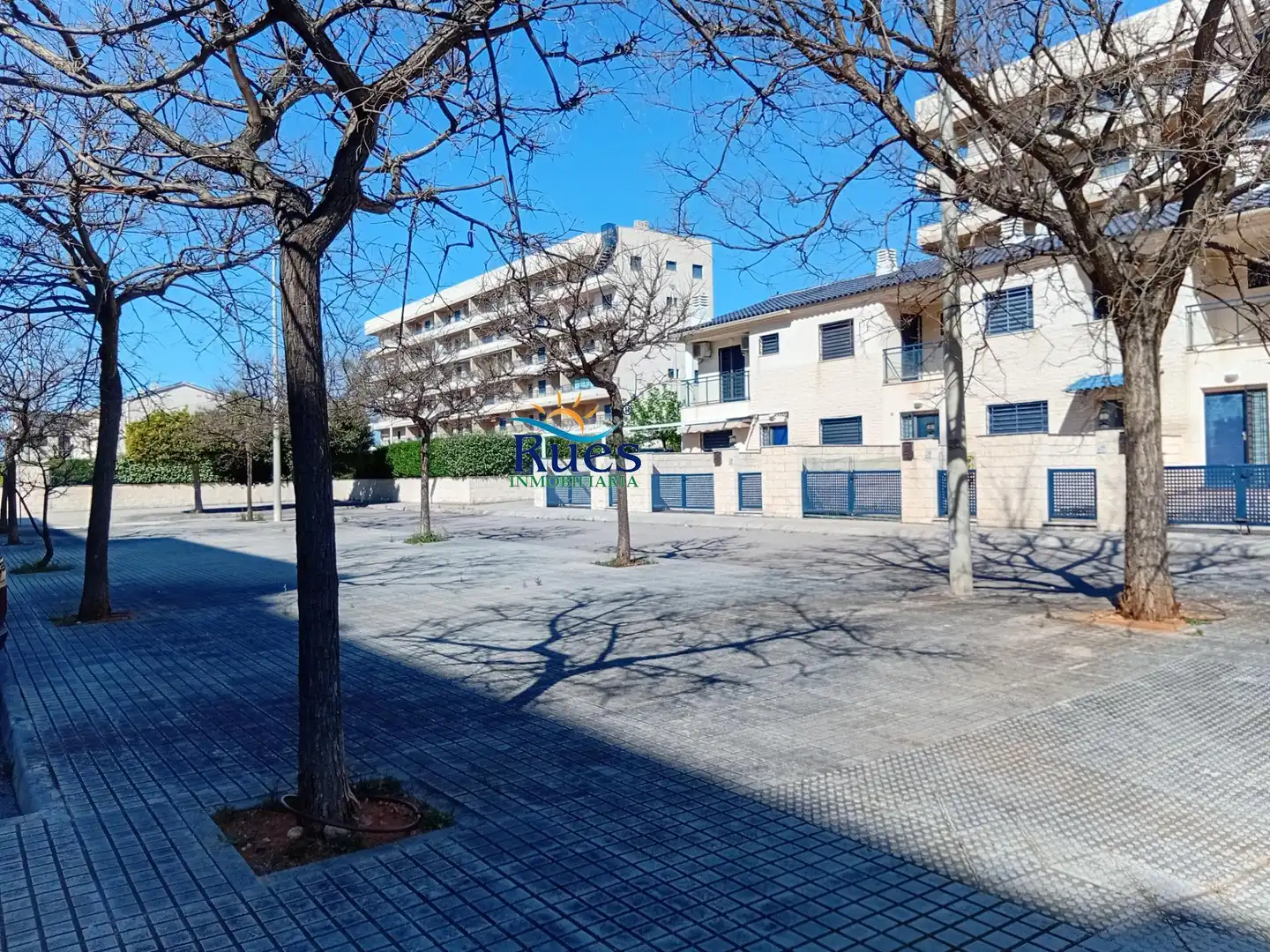 Außenansicht von Einfamilien-Reihenhaus zum Verkauf in Torreblanca mit Terrasse, Balkon und Gemeinschaftspool