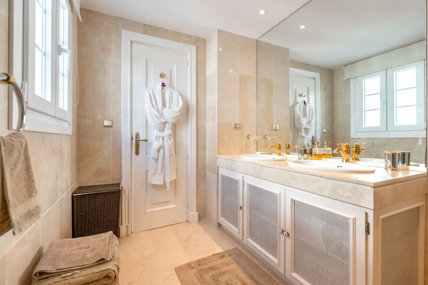 Baño de Casa adosada en venta en Marbella con Aire acondicionado, Terraza y Piscina