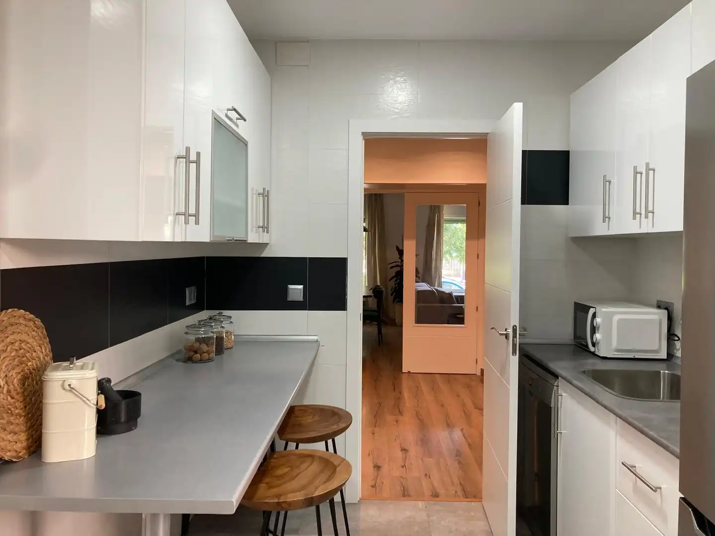 Cuina de Apartament de lloguer en Madrid amb Aire condicionat, Calefacció i Moblat