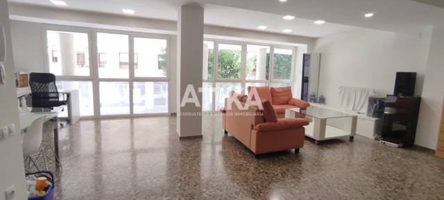 Local comercial en Alquiler en El Llombo