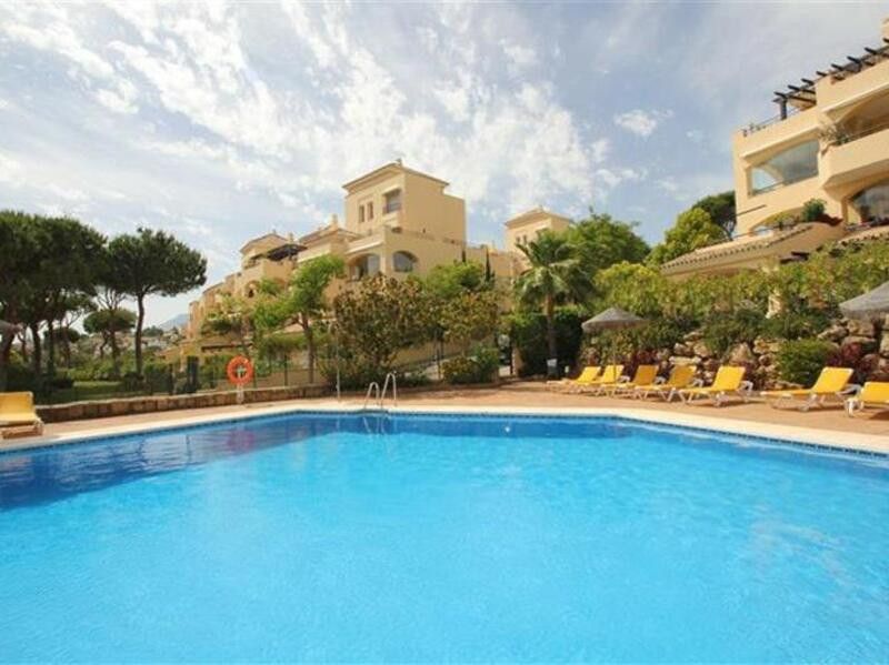 Swimming pool of Apartment to rent in Marbella  with Air Conditioner, Heating and Terrace