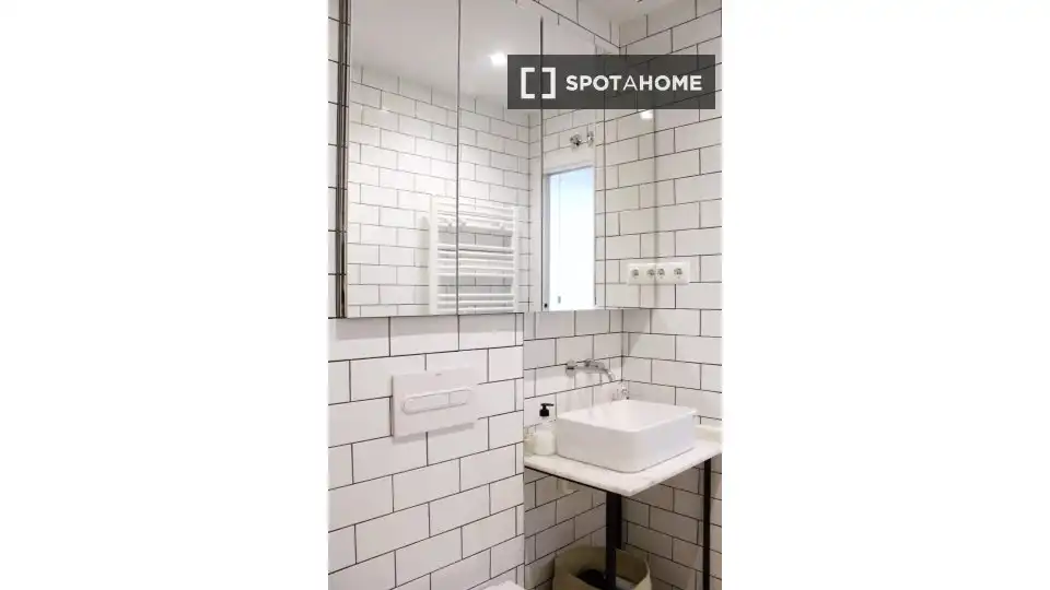 Baño de Piso de alquiler en Madrid con Aire acondicionado, Calefacción y Amueblado