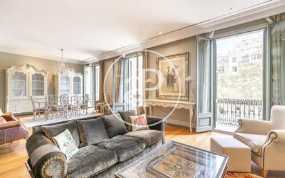 Living room of Flat for sale in  Barcelona Capital  with Air Conditioner, Heating and Balcony