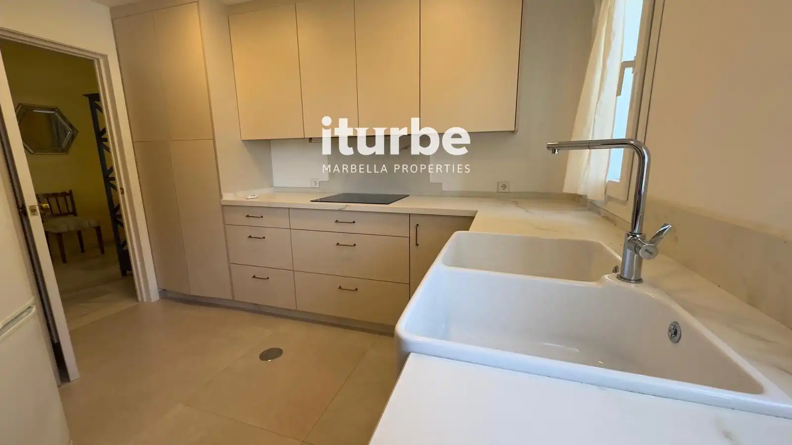 Cocina de Piso de alquiler en Marbella con Aire acondicionado, Terraza y Piscina