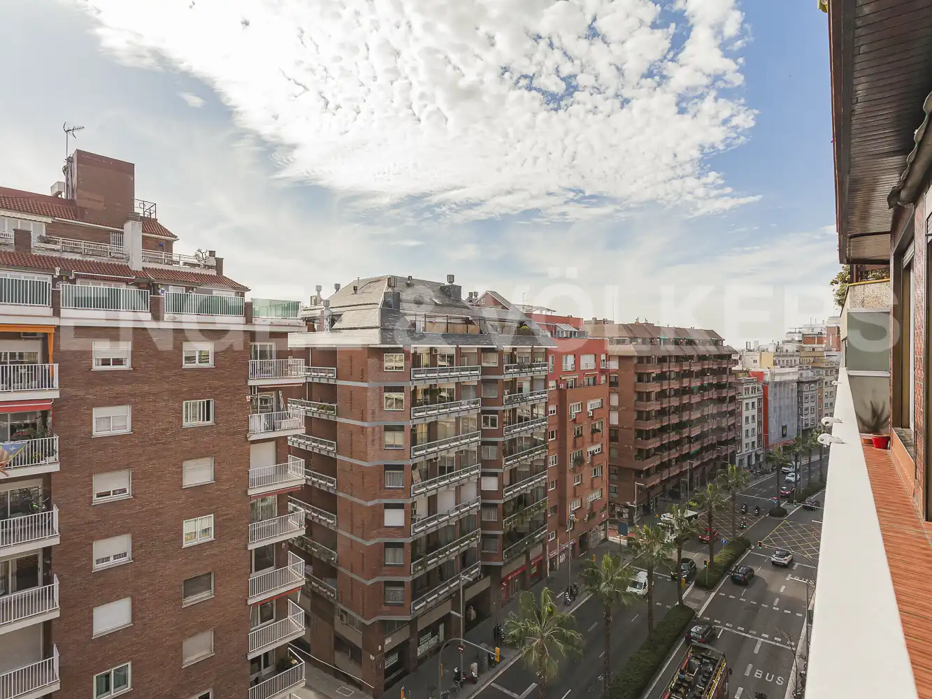 Vista exterior de Piso en venta en Barcelona con Calefacción