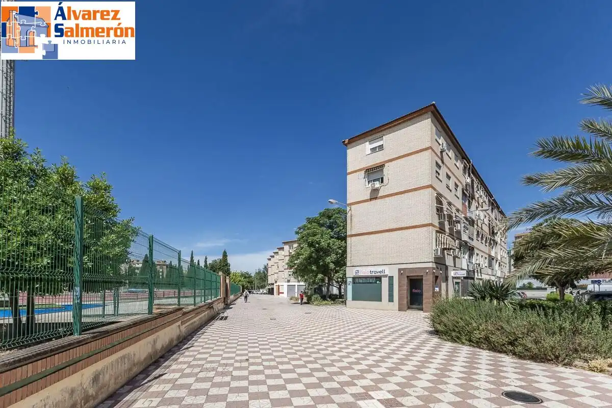 Vista exterior de Pis en venda en Granada amb Aire condicionat i Calefacció