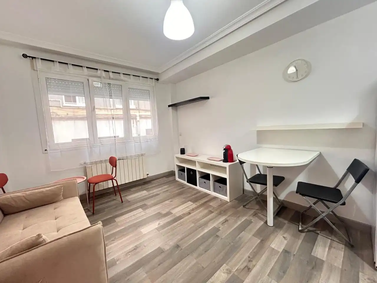 Living room of Flat for rent in Gijón   with Heating, Storage room and Furnished