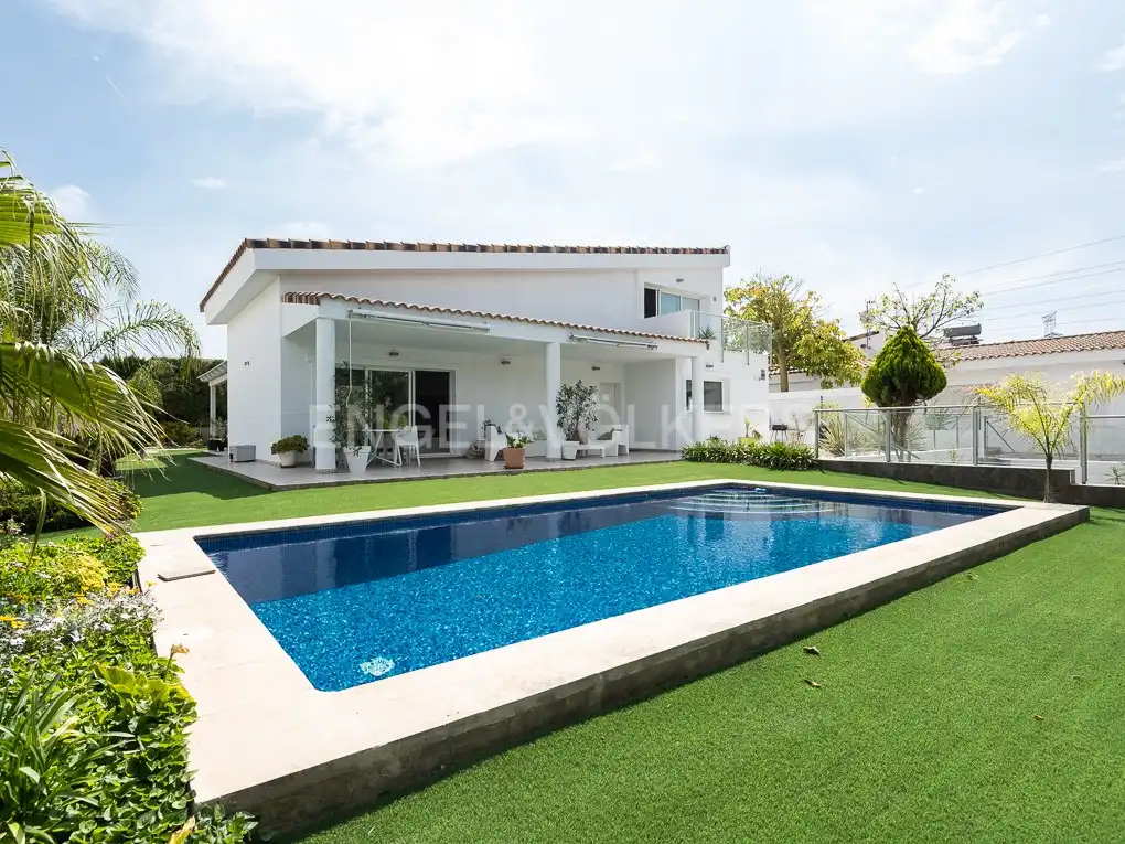 Piscina de Casa o xalet de lloguer en Bétera amb Aire condicionat, Calefacció i Jardí privat