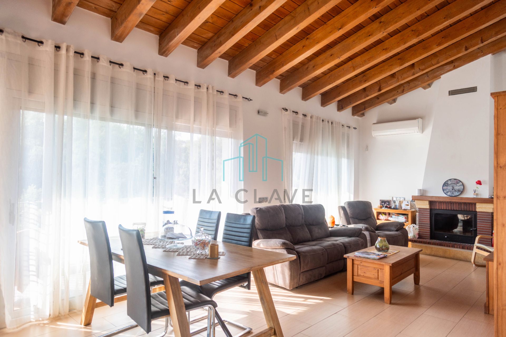 Sala d'estar de Casa o xalet en venda en Gualba amb Aire condicionat, Calefacció i Jardí privat