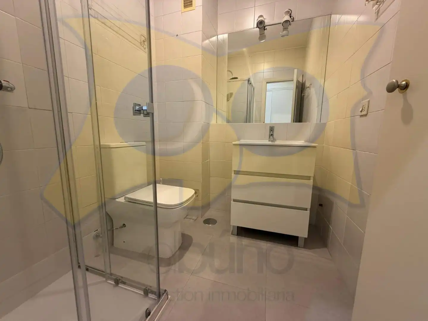Baño de Piso de alquiler en Salamanca con Calefacción, Horno y Lavadora