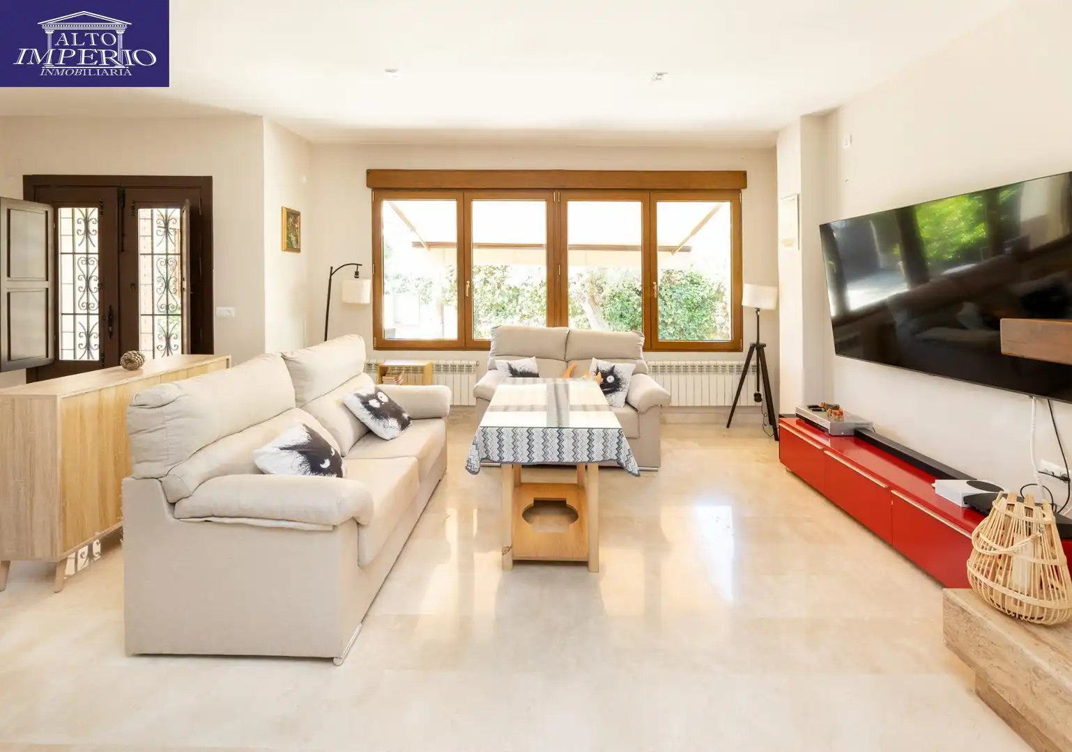 Sala d'estar de Casa o xalet en venda en Albolote amb Aire condicionat, Calefacció i Jardí privat